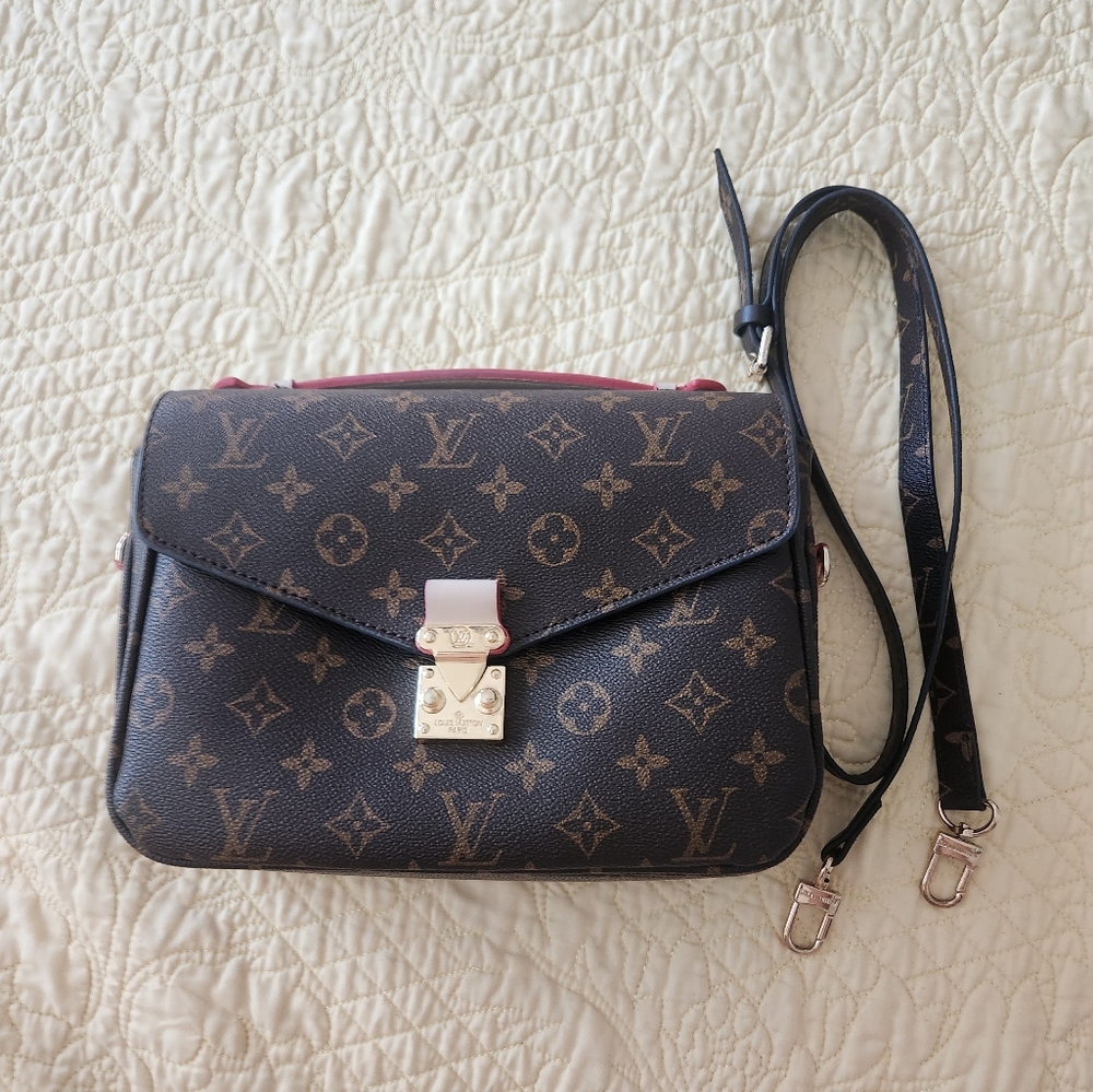 LV pochette métis